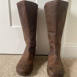 Patagonia tall brown leather boot. Zipper. Size 9.5